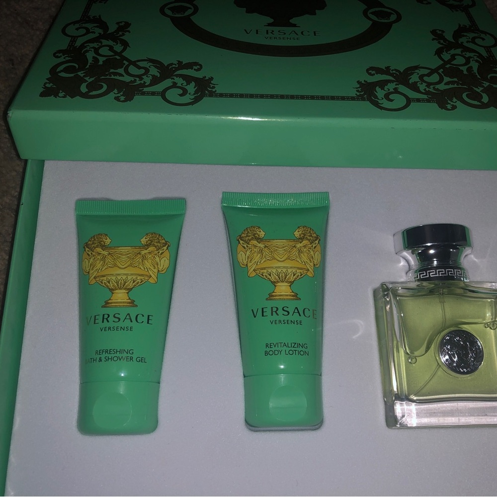 Versace perfume set Nwb $150